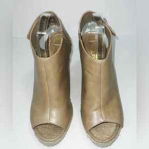 Madeline Girl Womens Metcalf Wedge Sandal Size 9 M